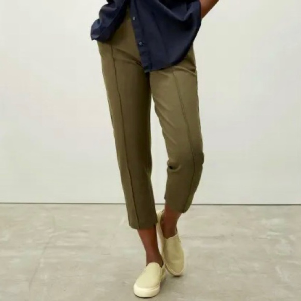 Everlane The Dream Pant Women’s Size M Pull On Pintuck Pleating Pockets Ankle
